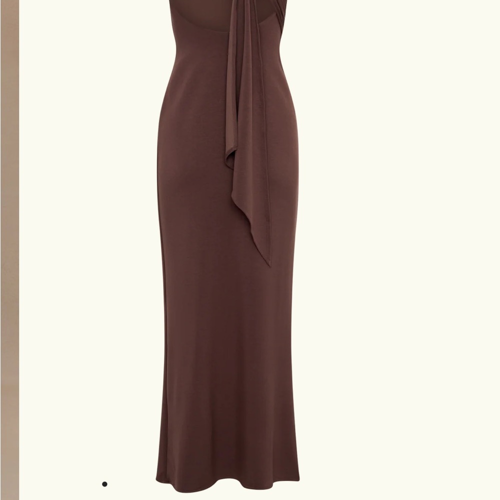 Elegant Cross-Back Brown Evening Dress - Picture 7 of 7